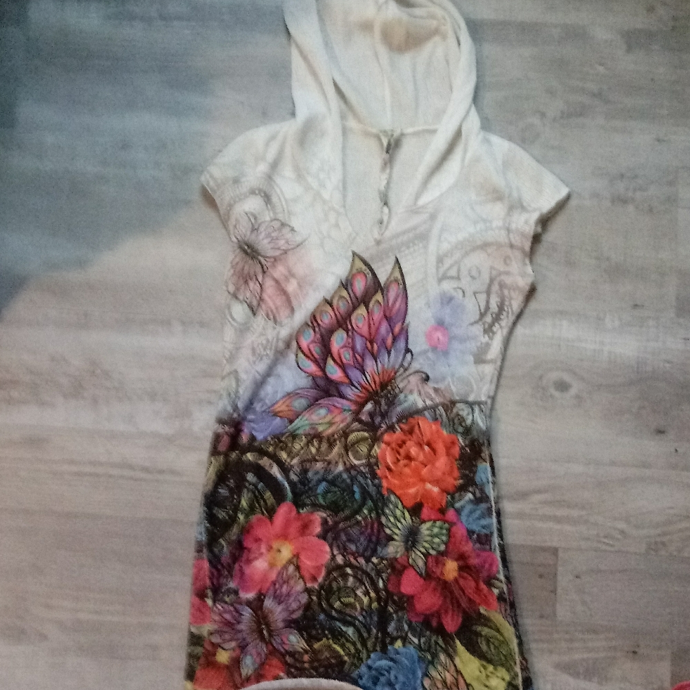 Butterfly hooded shirt